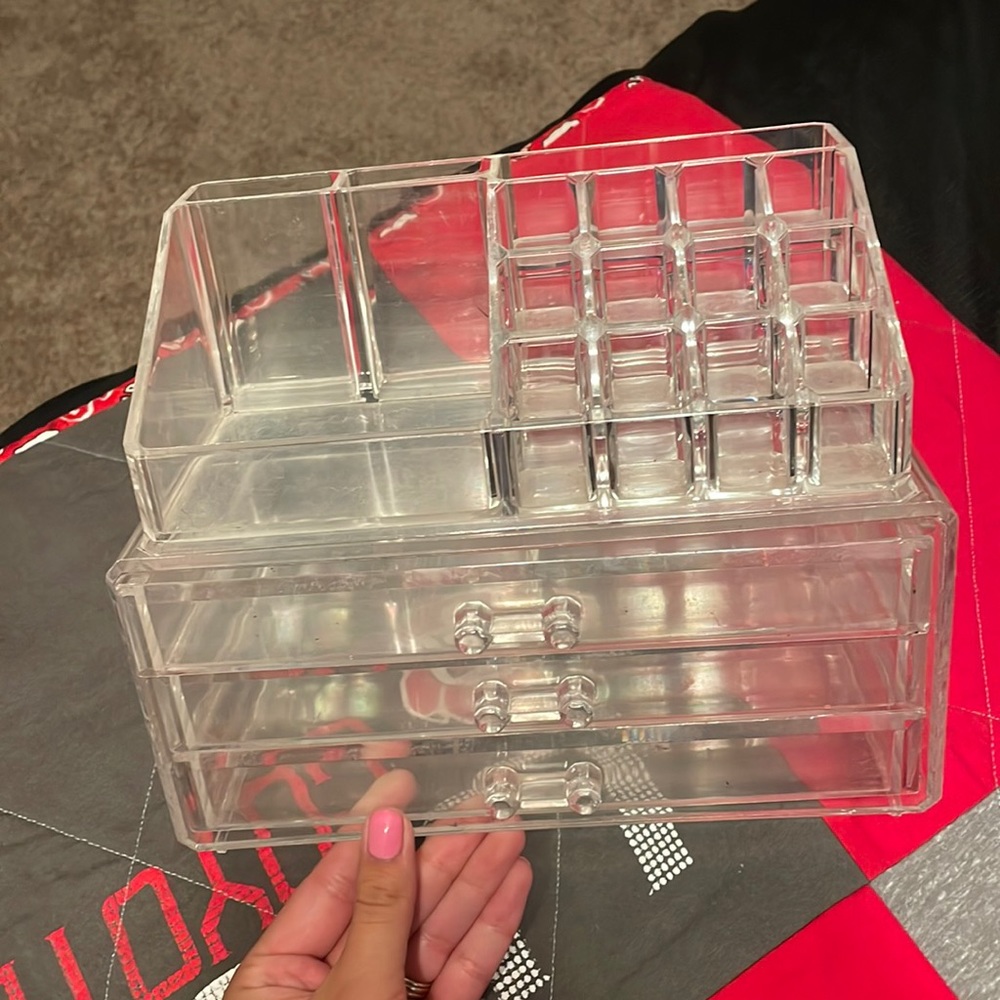 Acrylic makeup storage